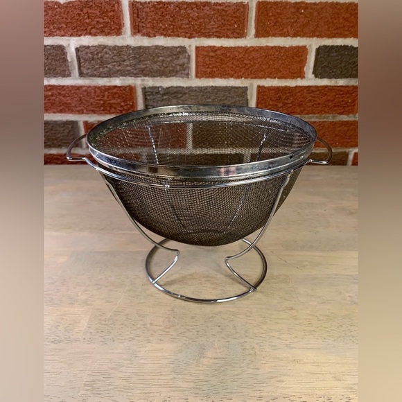 Vintage Metal Steel 7" Wire Handle‎ & Stand Kitchen Colander - Picture 1 of 6